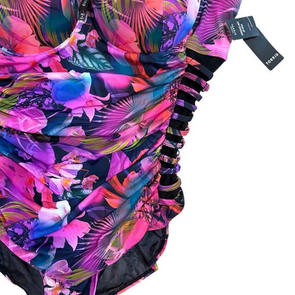 Torrid Slim Fix One Piece Underwire Swimsuit Lattice Sides Push Up Size 4/DD-F - Picture 6 of 11